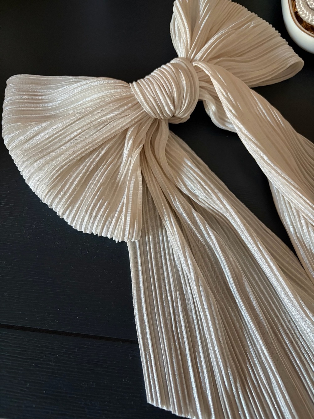 Chelsea King x Jillian Harris Plisse Ivory Hair Bow - Picture 4 of 6